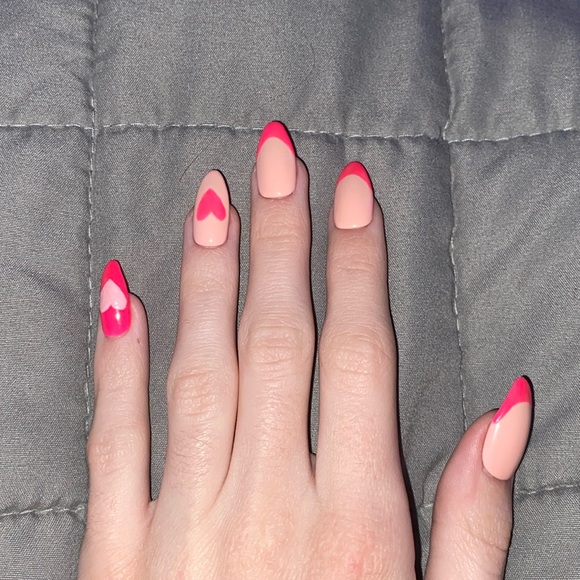 Press on nails - Picture 1 of 2